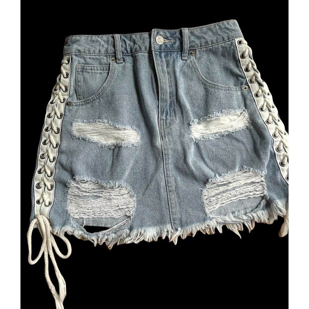 Forever 21 Denim Mini Booty‎ Skirt Sz 25 Distressed Fray Hem Laced Sides M Wash